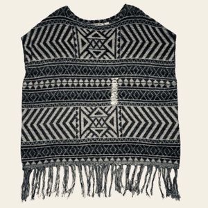 Eight Eight Eight Blanket Poncho Heather Gray Aztec Fringe Large NWT